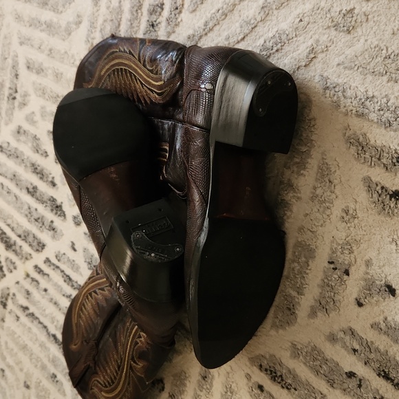 Boots - Picture 3 of 5